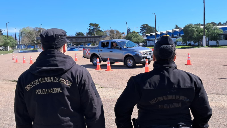 Parte del equipo de la Dirección Nacional de Aviación de la Policía Nacional