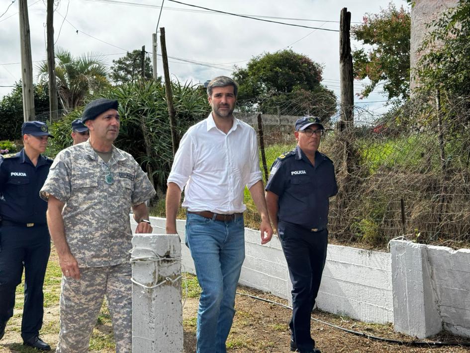 Martinelli junto al director de la Guardia Republicana y de la Seguridad Social Policial