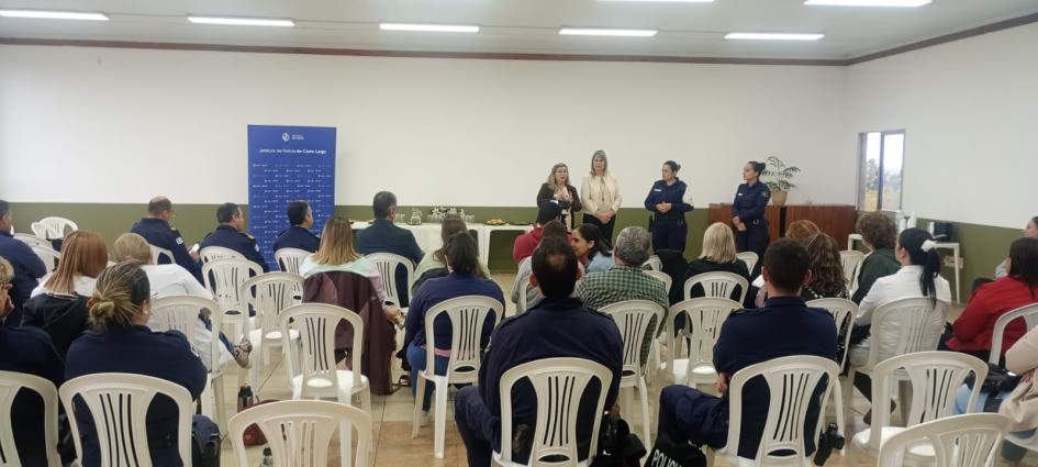 Representantes de diferentes instituciones públicas que participaron. Representantes de diferentes instituciones públicas que participaron.
