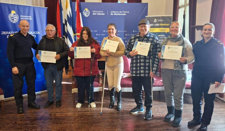 Reconocimiento a integrantes del Grupo "Juntos Podemos" Reconocimiento a integrantes del Grupo "Juntos Podemos"