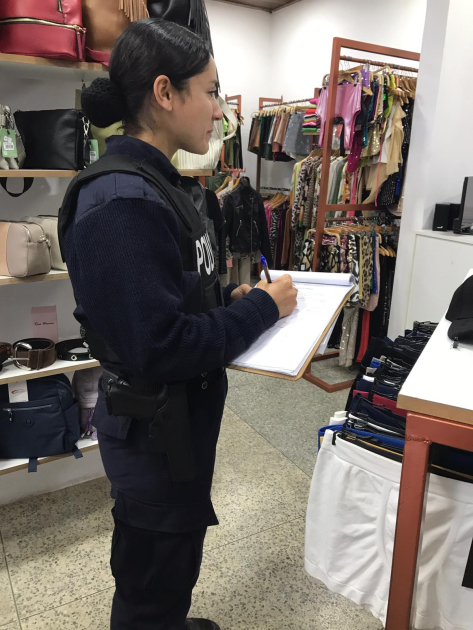  de PCOP visitando diferentes comercios.