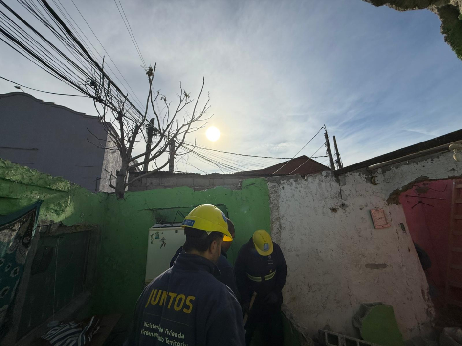 Derriban vivienda utilizada como boca de drogas en Montevideo