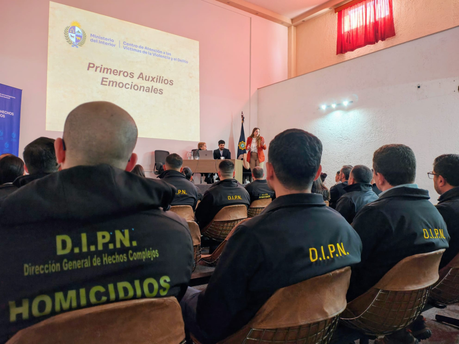 Implementan taller de apoyo psicológico para el personal del Departamento de Homicidios