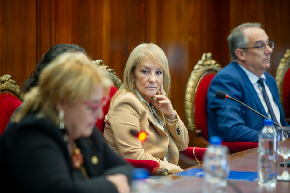 Presidenta en ejercicio, Minsitros de Educación y Defensa 