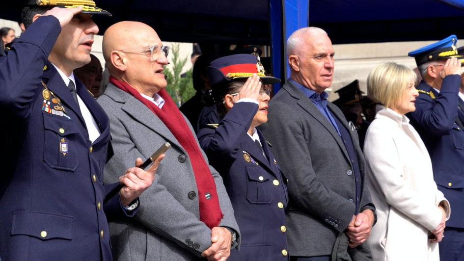 Egresan 134 bomberos en una emotiva ceremonia marcada por el recuerdo y el deber
