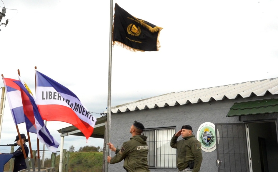 izamiento de la bandera de la Guardia Republicana en la nueva sede izamiento de la bandera de la Guardia Republicana en la nueva sede