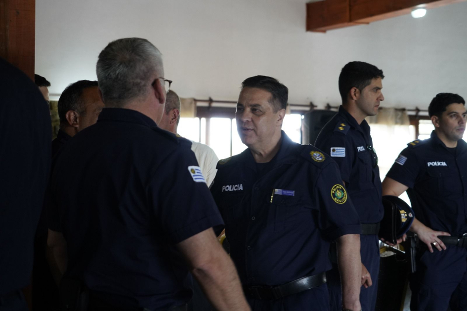 Jefe de Policía con autoriadades policiales Jefe de Policía con autoriadades policiales