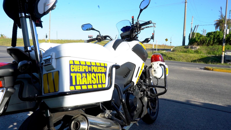 moto policial en un control moto policial en un control