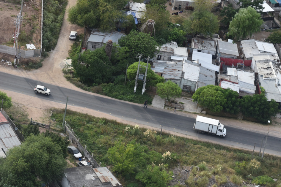 foto aérea del despliegue policial durante los allanamientos foto aérea del despliegue policial durante los allanamientos