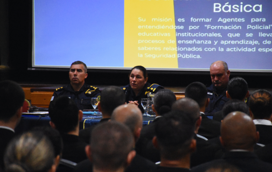 Ingreso de 199 aspirantes para la formación de agentes de la Policía Nacional Ingreso de 199 aspirantes para la formación de agentes de la Policía Nacional