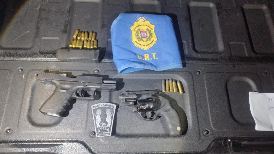 armas incautadas tras persecusión armas incautadas tras persecusión