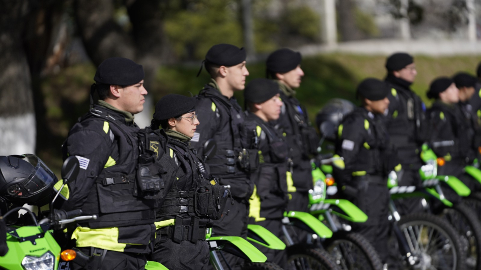El Ministerio del Interior entrega 14 motos a la Guardia Republicana El Ministerio del Interior entrega 14 motos a la Guardia Republicana