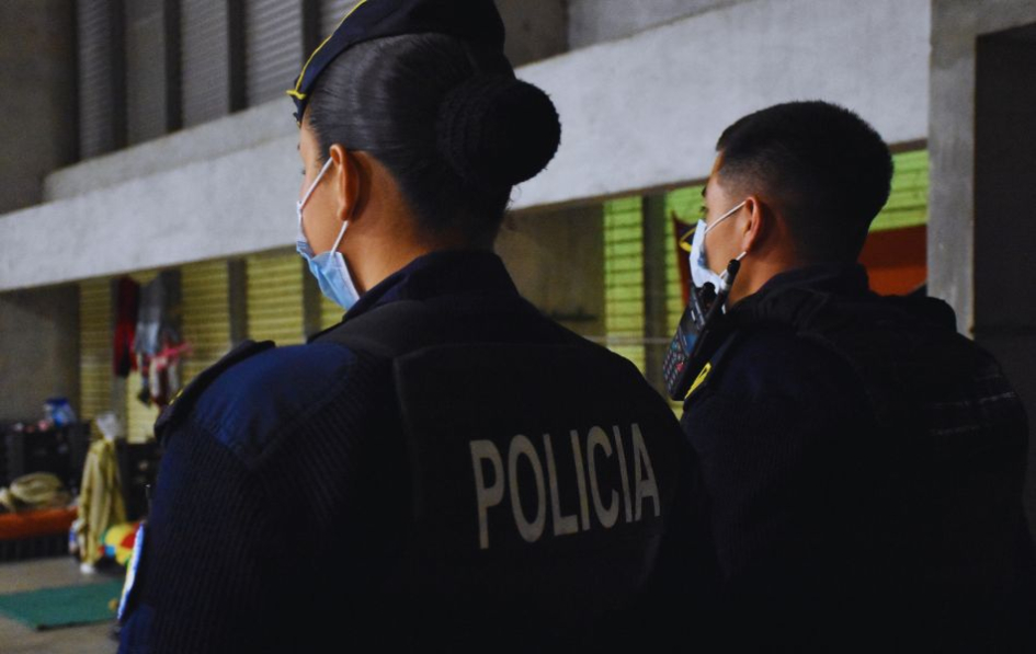 Comida solidaria en la DNEP para personas en situación de calle.