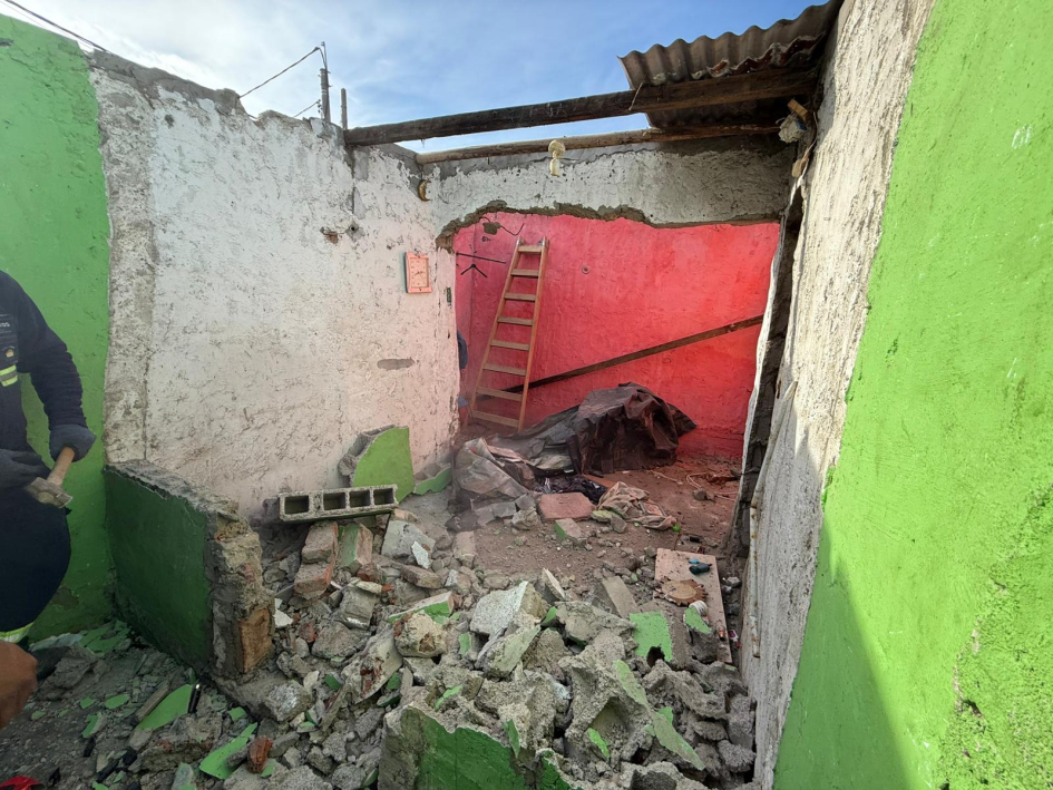 Derriban vivienda utilizada como boca de drogas en Montevideo
