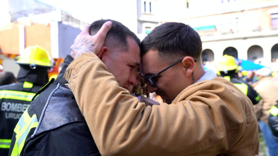 Egresan 134 bomberos en una emotiva ceremonia marcada por el recuerdo y el deber