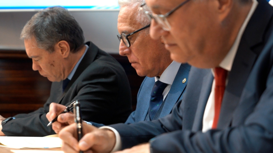 Ministro del Interior, Presidente del BID, Subsecretario de Economía Ministro del Interior, Presidente del BID, Subsecretario de Economía