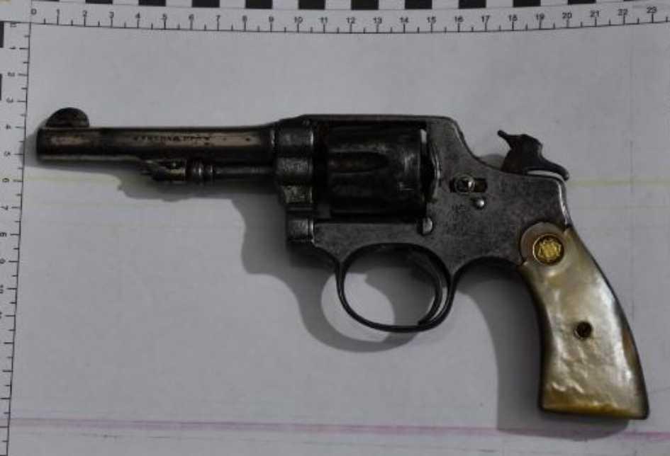 Arma incautada. Arma incautada.