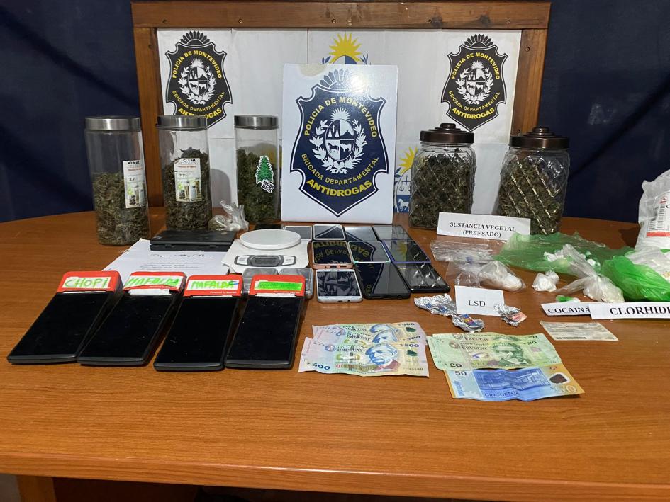 Droga, dinero y teléfonos incautados Droga, dinero y teléfonos incautados