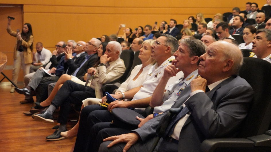 autoridades durante el acto