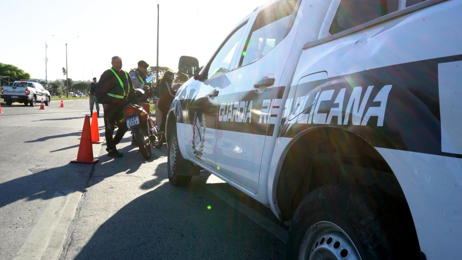 Móvil policial en un control Móvil policial en un control