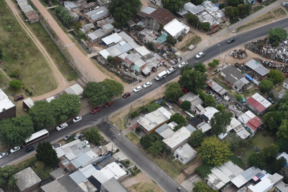 foto aérea del despliegue policial durante los allanamientos foto aérea del despliegue policial durante los allanamientos