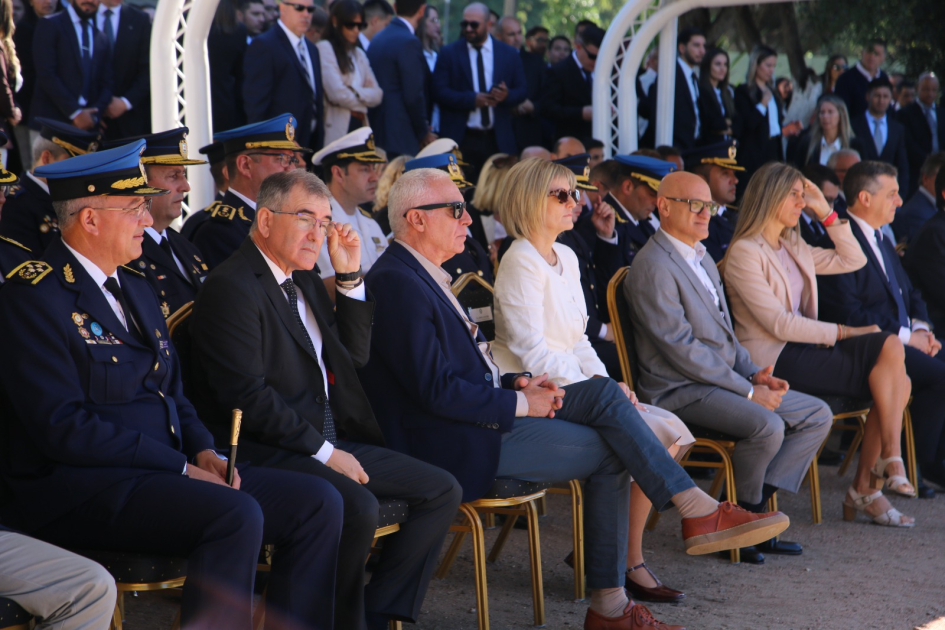 autoridades durante la ceremonia de aniversario