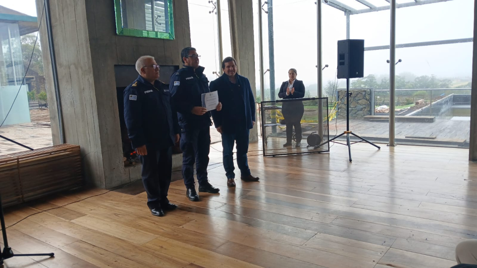 Reconocimiento al Policia Comunitario de la Zona Operacional IV, cabo José Luis Martínez Reconocimiento