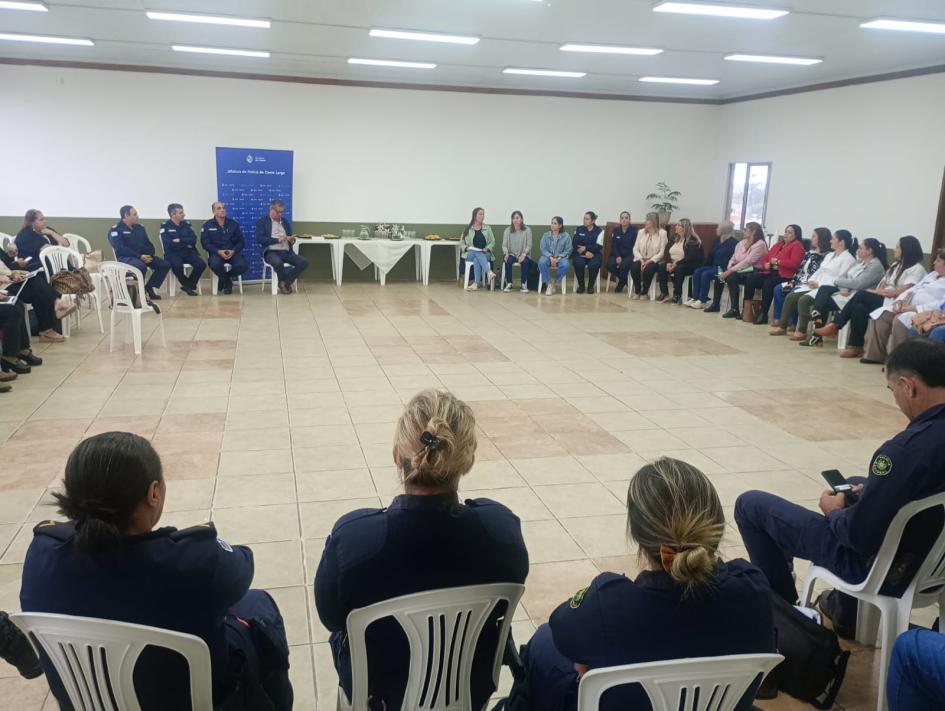 Representantes de diferentes instituciones públicas que participaron. Representantes de diferentes instituciones públicas que participaron.