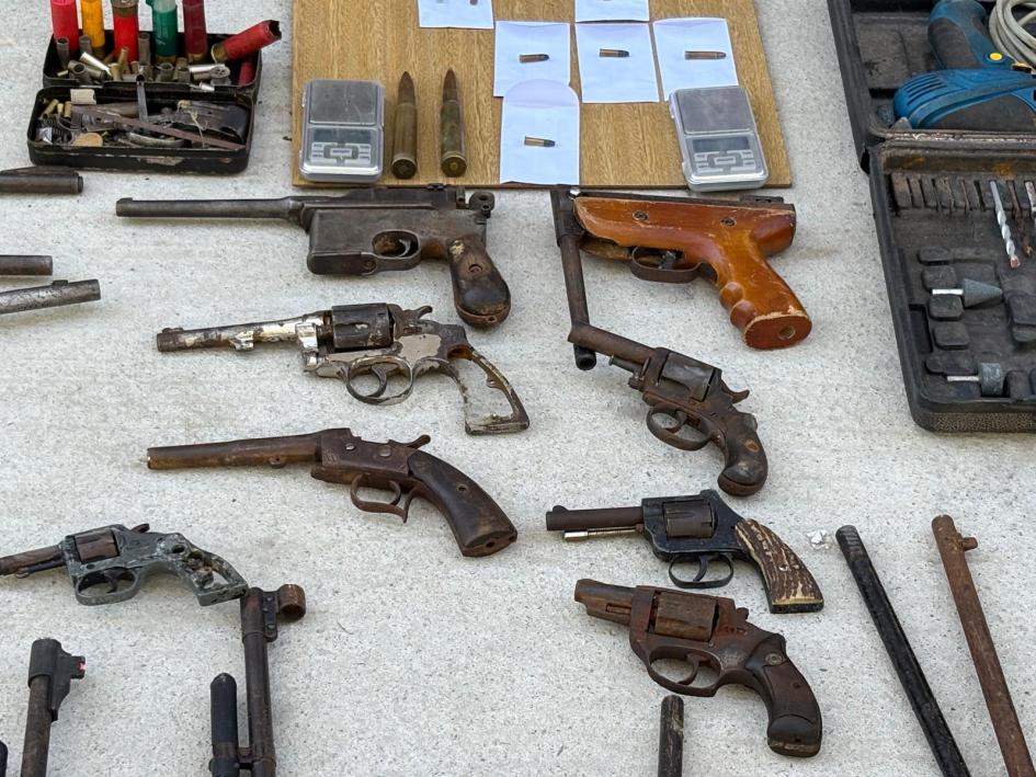 armas incautadas en los allanamientos armas incautadas en los allanamientos