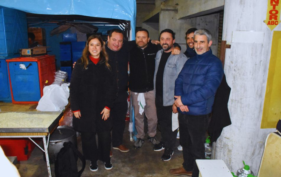 Comida solidaria en la DNEP para personas en situación de calle.