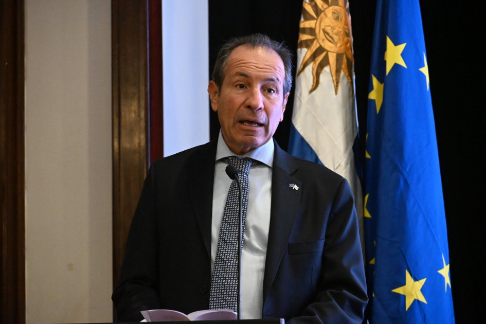 Jefe de la Delegación de la Unión Europea en Uruguay, Petros Mavromichalis; Jefe de la Delegación de la Unión Europea en Uruguay, Petros Mavromichalis;