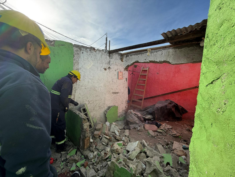 Derriban vivienda utilizada como boca de drogas en Montevideo