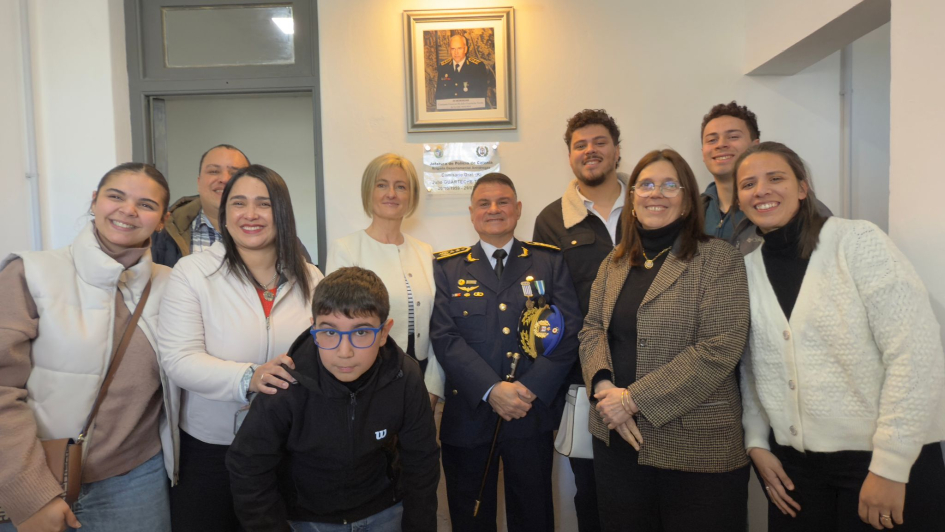 Colonia homenajea a Julio Guarteche con la designación de la Brigada Departamental Antidrogas con su Colonia homenajea a Julio Guarteche con la designación de la Brigada Departamental Antidrogas con su