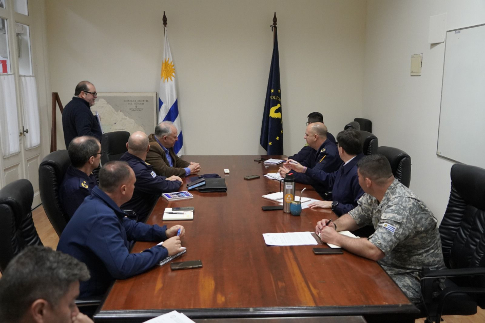 Primera reunión de trabajo entre el Ministerio del Interior y la AUF para reforzar la seguridad en e Primera reunión de trabajo entre el Ministerio del Interior y la AUF para reforzar la seguridad en e