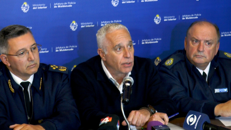 Conferencia de prensa, Ministro, Jefe de Policía y Director de la Policía Nacional “”