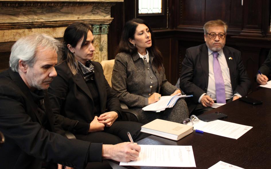 Autoridades de DNM, MRREE, MIDES y Embajador de Bolivia en Uruguay Autoridades de DNM, MRREE, MIDES y Embajador de Bolivia en Uruguay