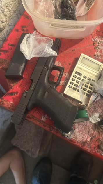 Operación “Acacia”: cinco detenidos e incautación de drogas, dinero y un arma en Cerro Norte “”