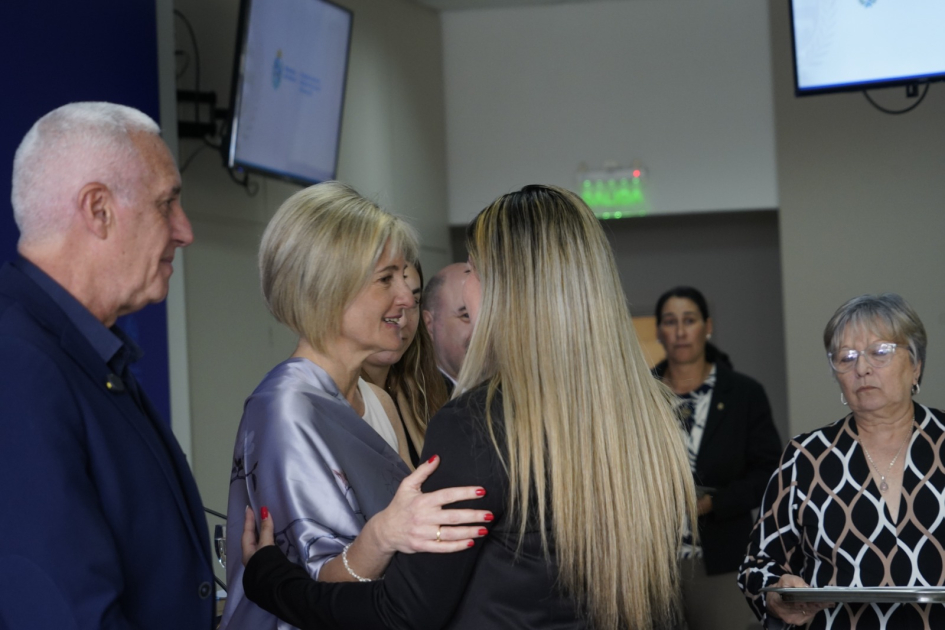 entrega de reconocimientos a los funcionarios 