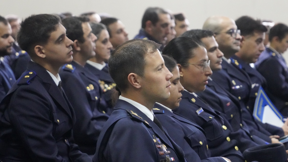 Oficiales que cursan la Licenciatura en Seguridad Públic