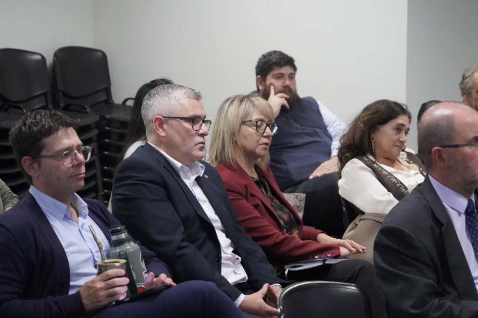  jueces, fiscales, defensores, aspirantes y policías participantes del Conversatorio 