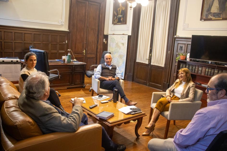 El Ministro del Interior y su equipo se reunieron con el Comisionado Parlamentario El Ministro del Interior y su equipo se reunieron con el Comisionado Parlamentario