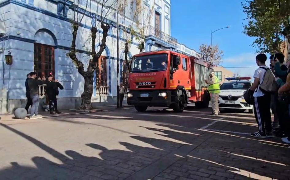 Camión de Bomberos arribando a simulacro de siniestro de tránsito. Camión de Bomberos arribando a simulacro de siniestro de tránsito.