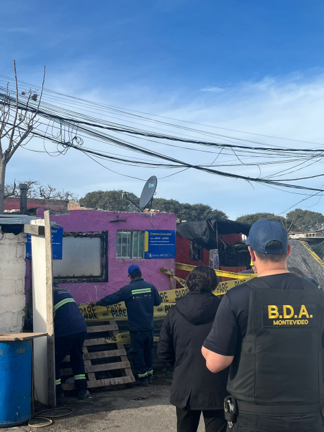Derriban vivienda utilizada como boca de drogas en Montevideo