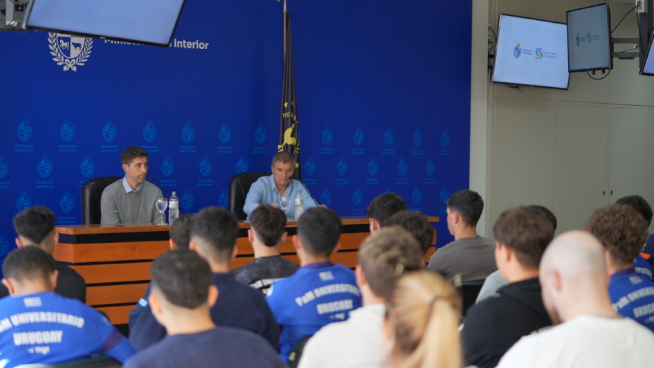 Charla del Programa Pelota al Medio junto a Diego Aguirre y Sebastián Eguren Charla del Programa Pelota al Medio junto a Diego Aguirre y Sebastián Eguren