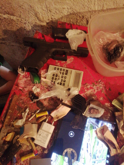 Operación “Acacia”: cinco detenidos e incautación de drogas, dinero y un arma en Cerro Norte “”