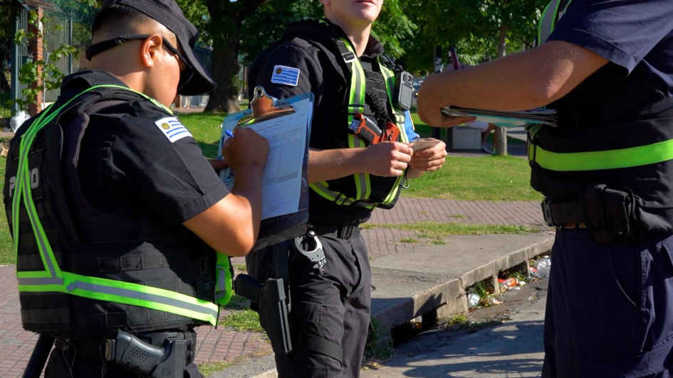 Policías de Tránsito de la Jefatura de Policía de Montevideo durante un control Policías de Tránsito de la Jefatura de Policía de Montevideo durante un control