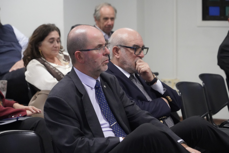  jueces, fiscales, defensores, aspirantes y policías participantes del Conversatorio 