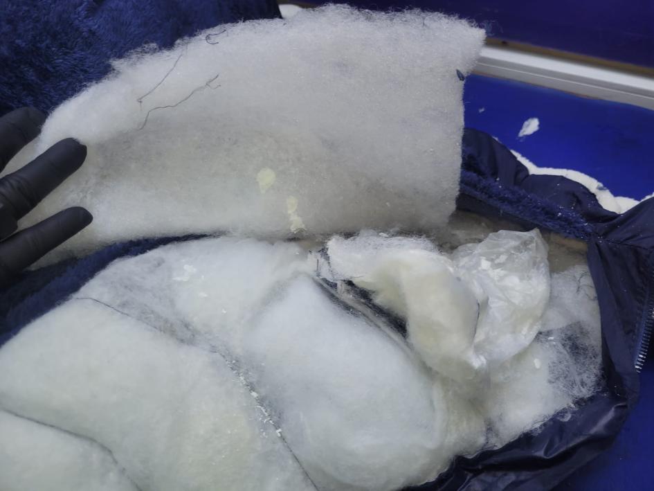 Incautan casi 3 kilos de cocaína camuflados en ropa y carteras enviados desde Uruguay a Asia Incautan casi 3 kilos de cocaína camuflados en ropa y carteras enviados desde Uruguay a Asia