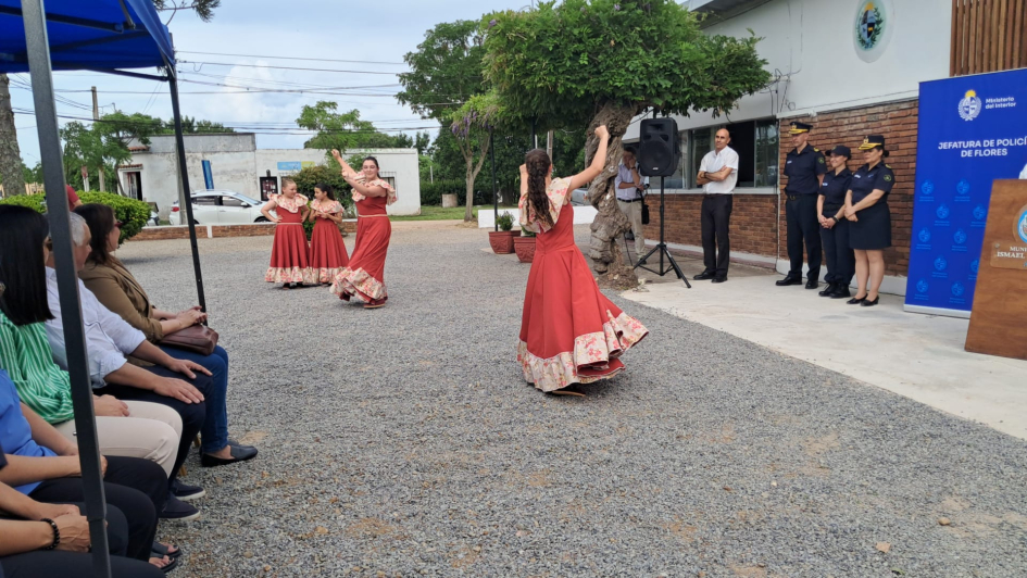 espectáculo de baile durante la inauguración espectáculo de baile durante la inauguración