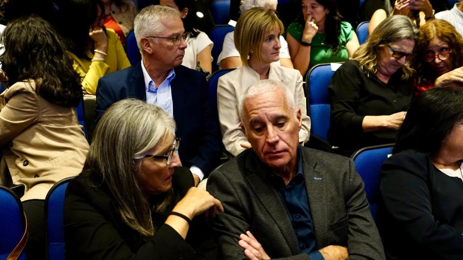 Ministro Carlos Negro junto a la Ministra de Vivienda Lucía Etcheverry en el acto central del 8M
